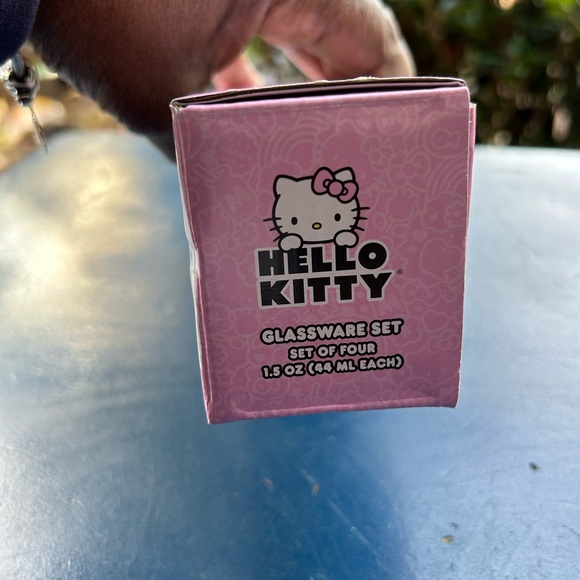 Hello Kitty Summer Shot Glass Set - Set of Four 1.5oz Glasses - Picture 9 of 10